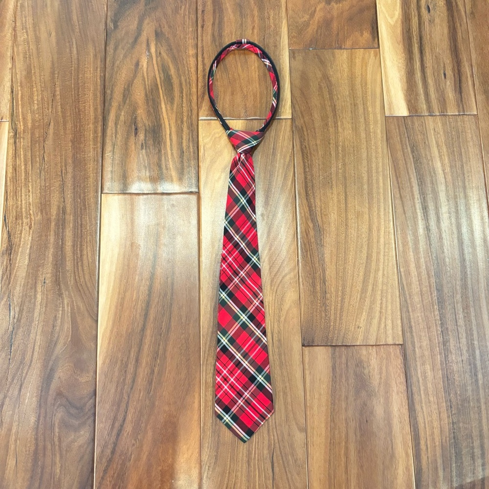 Like new, Boys easily adjustable zipper tie by Hartstrings